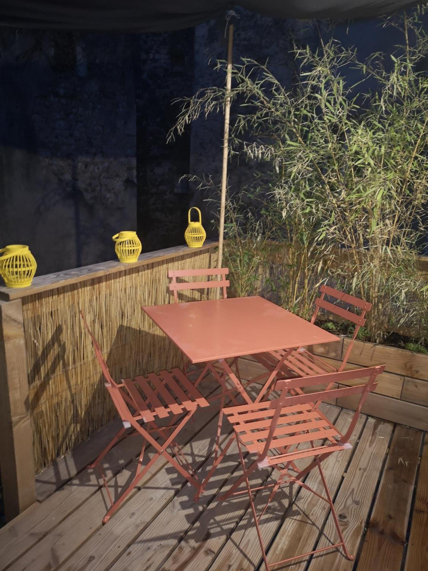 Maison De Village Meublee Avec Terrasse Donzère Cameră foto